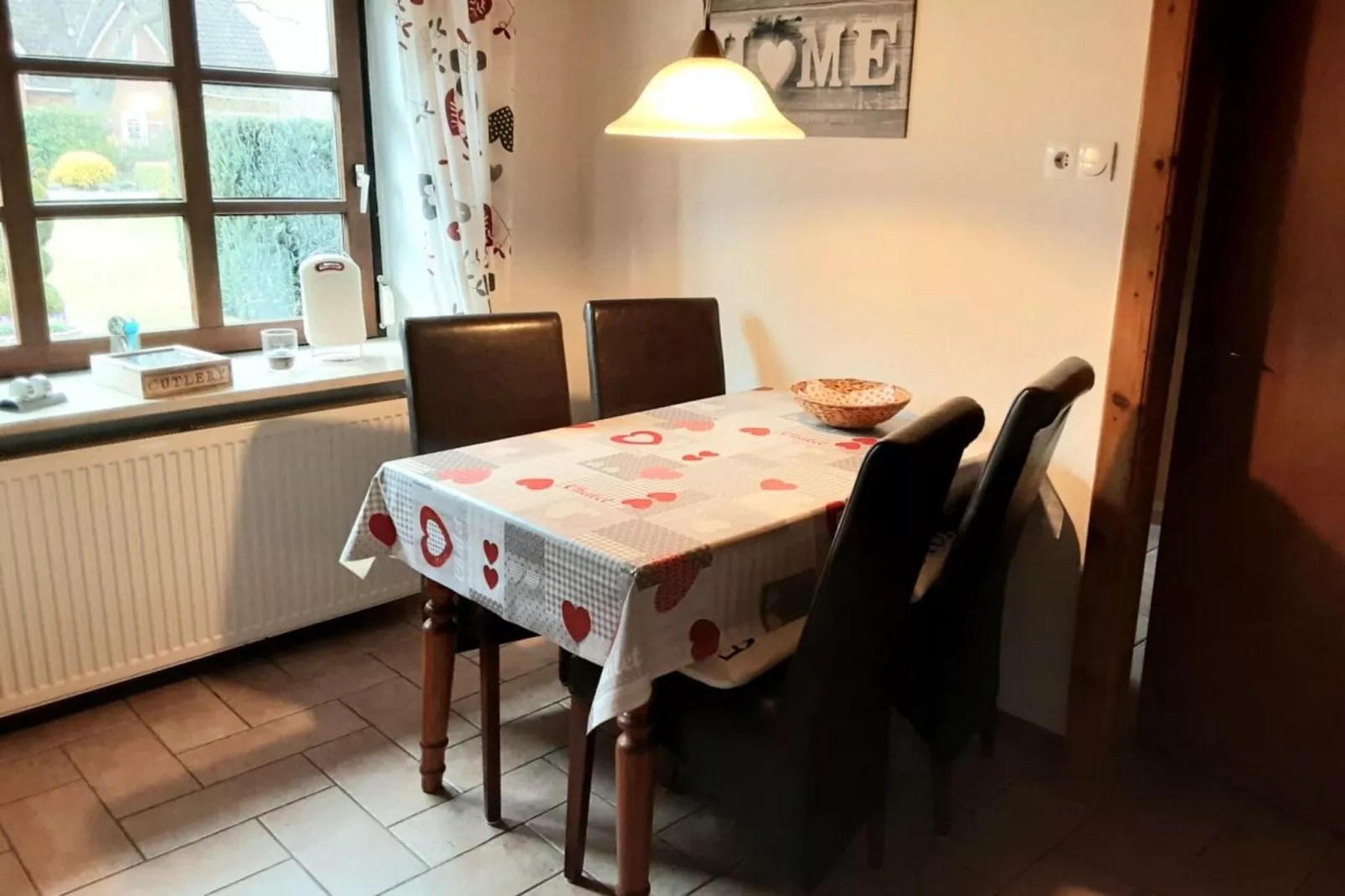 6837-Dining room