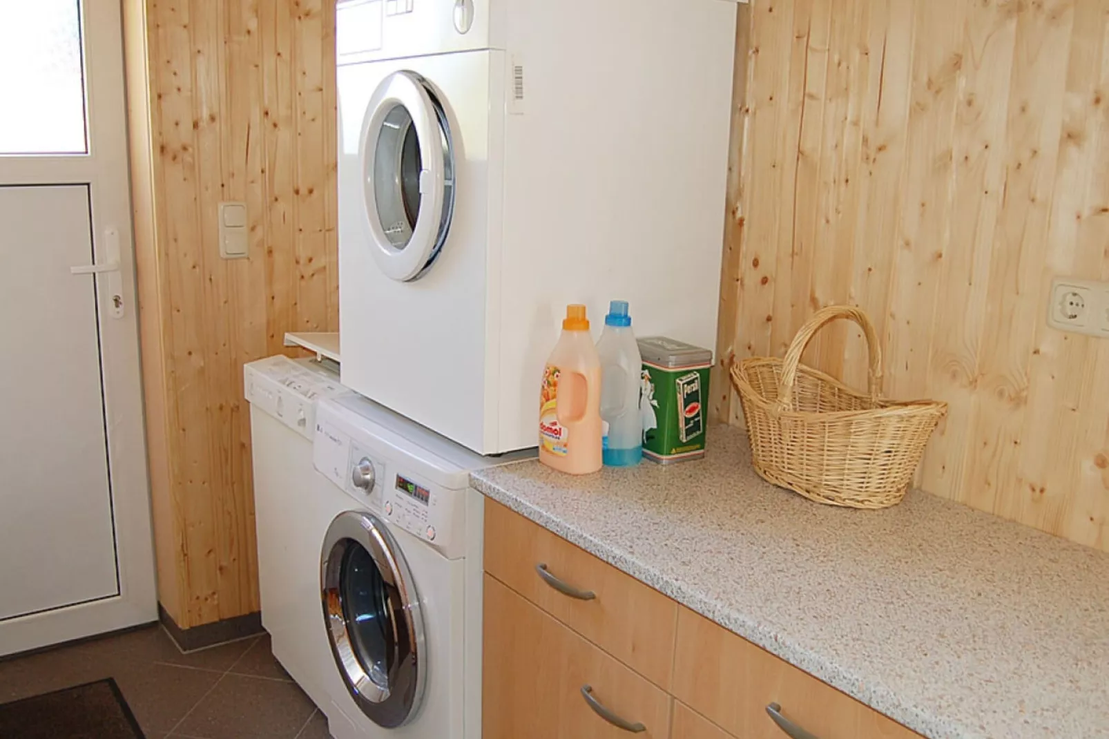 6837-Bathroom