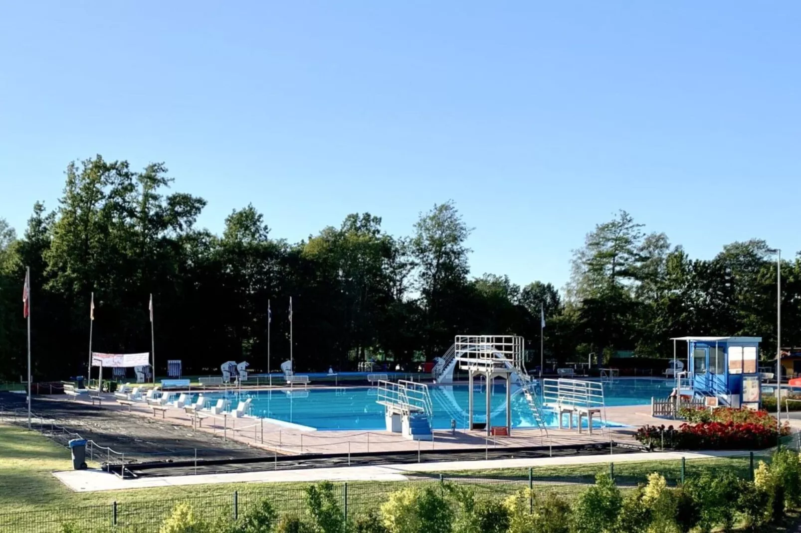 53713-Pool