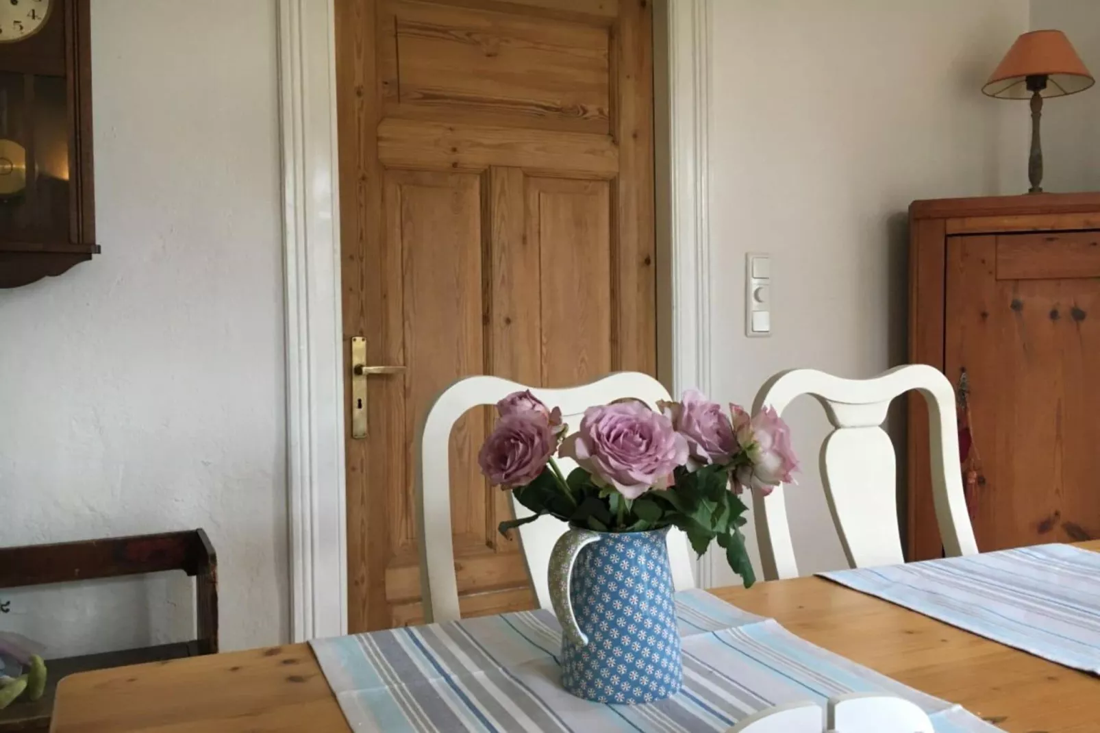 53713-Living room