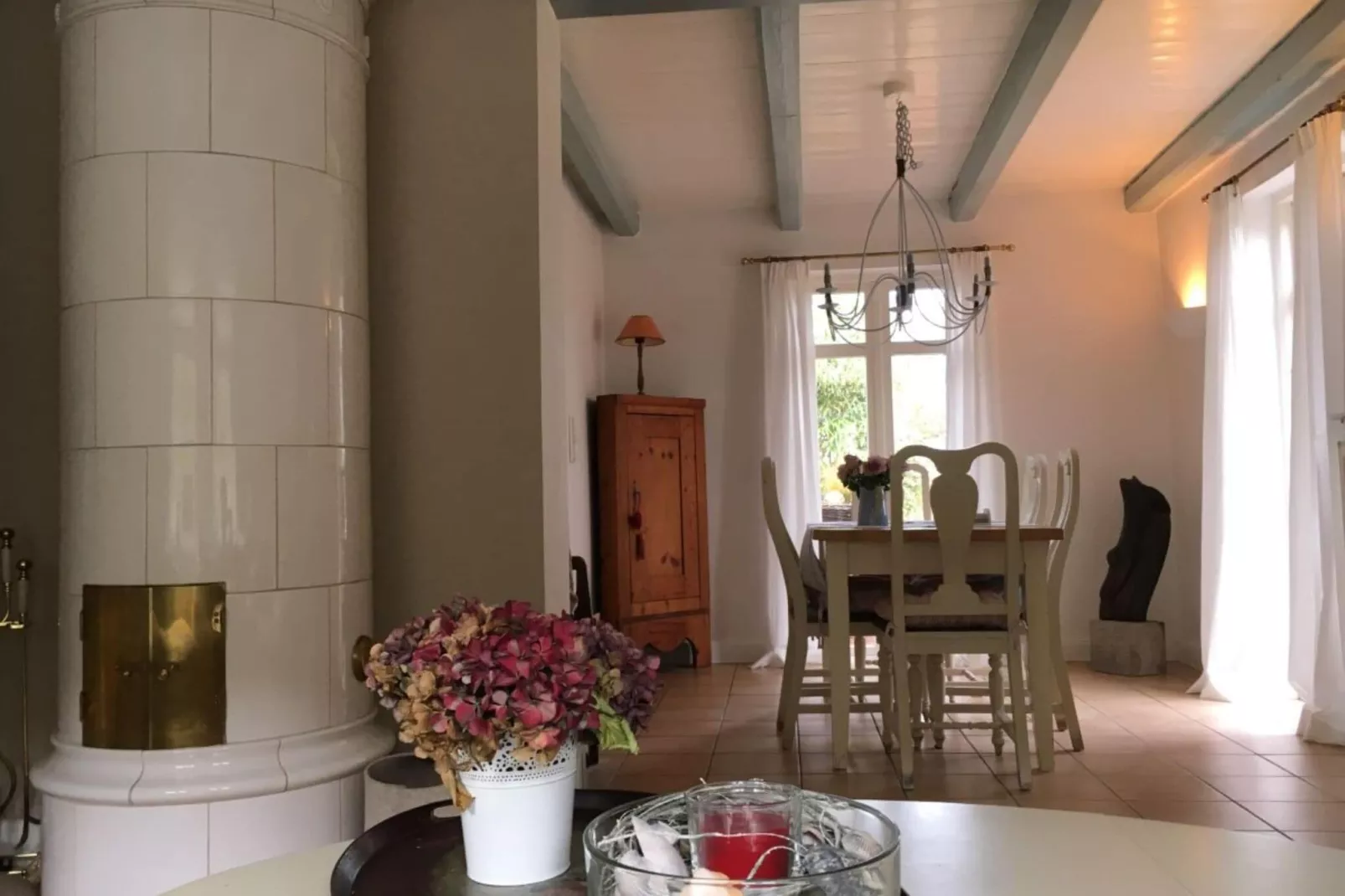 53713-Dining room