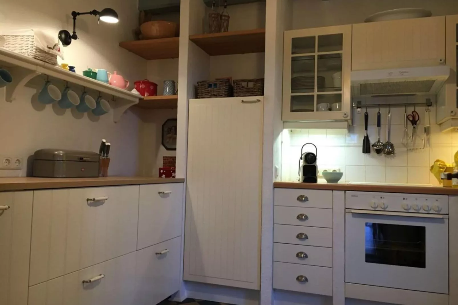 53713-Kitchen