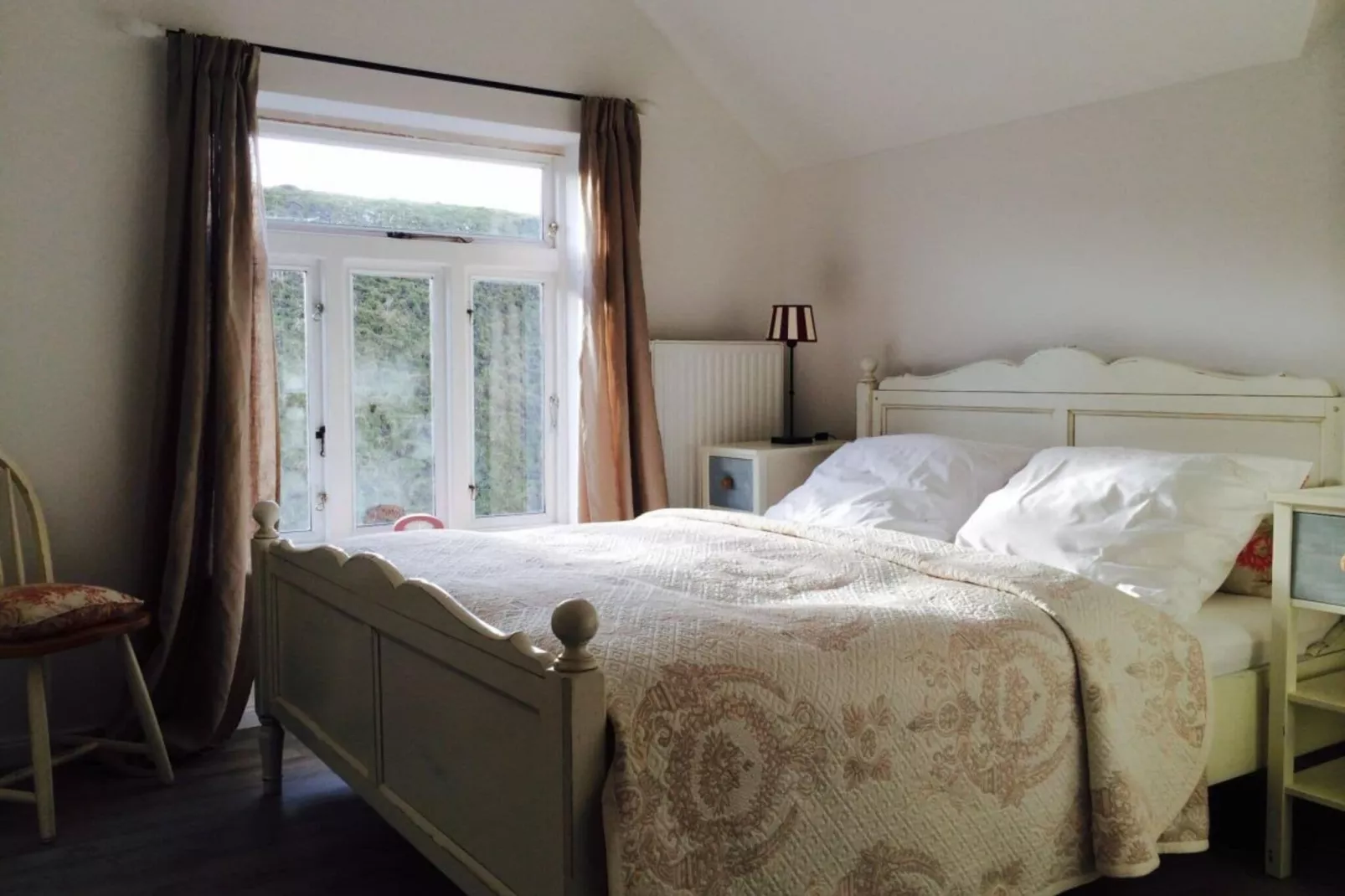 53713-Bedroom