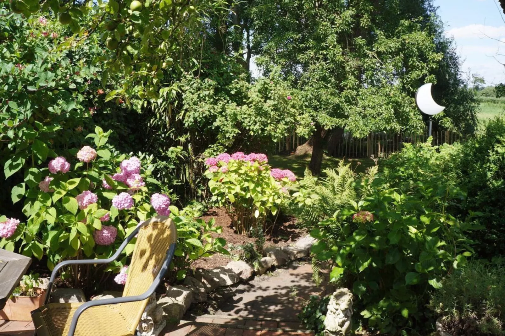 53713-Gardens summer