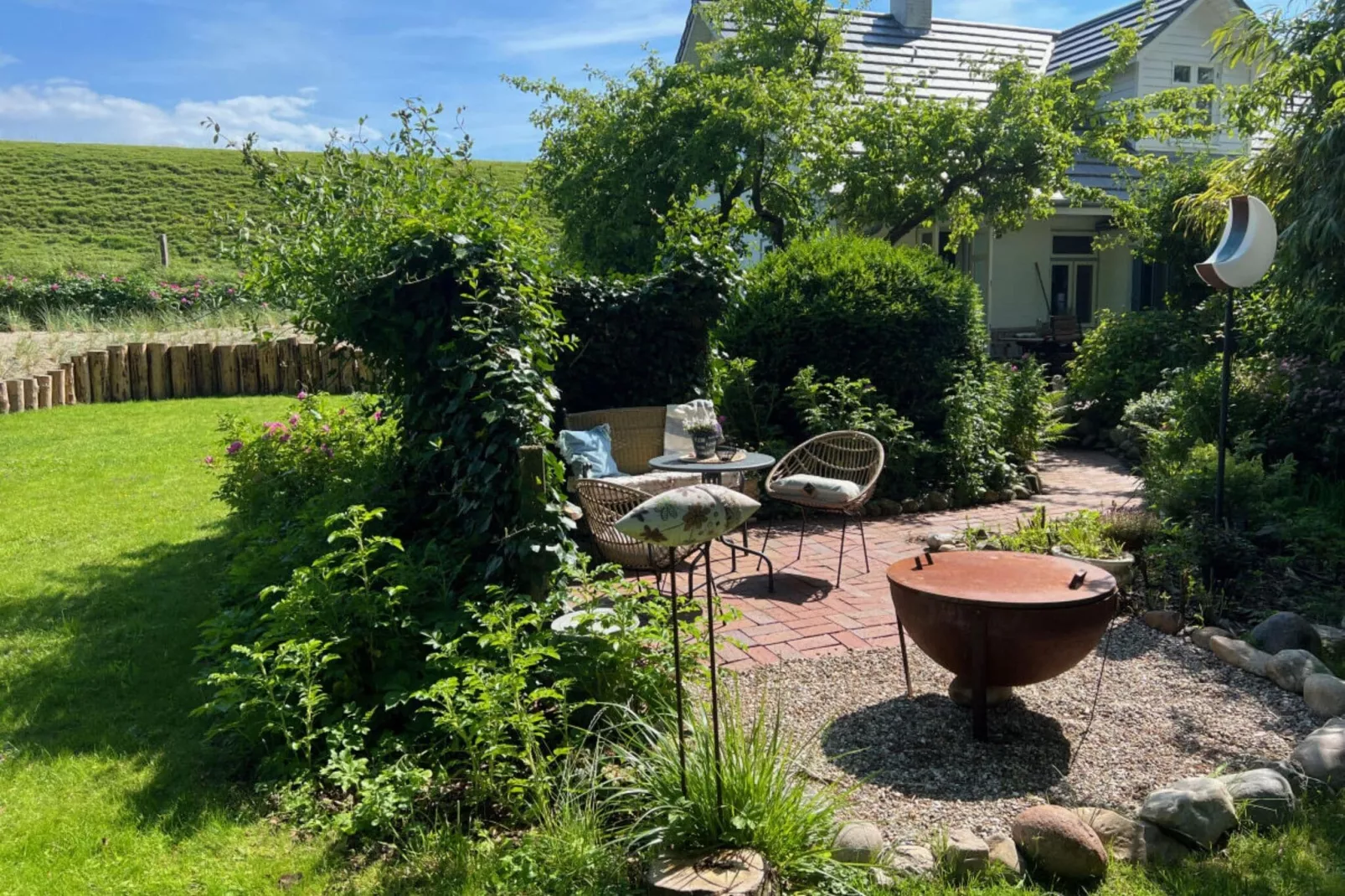 53713-Gardens summer