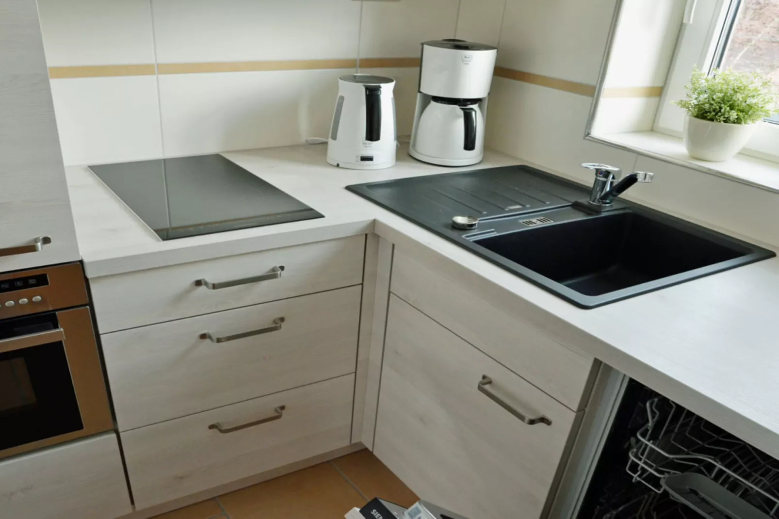 40217-Kitchen