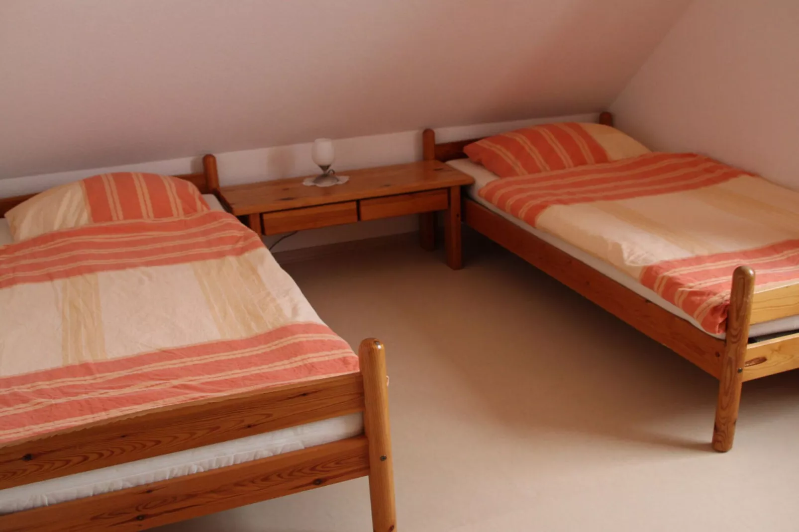 40217-Bedroom