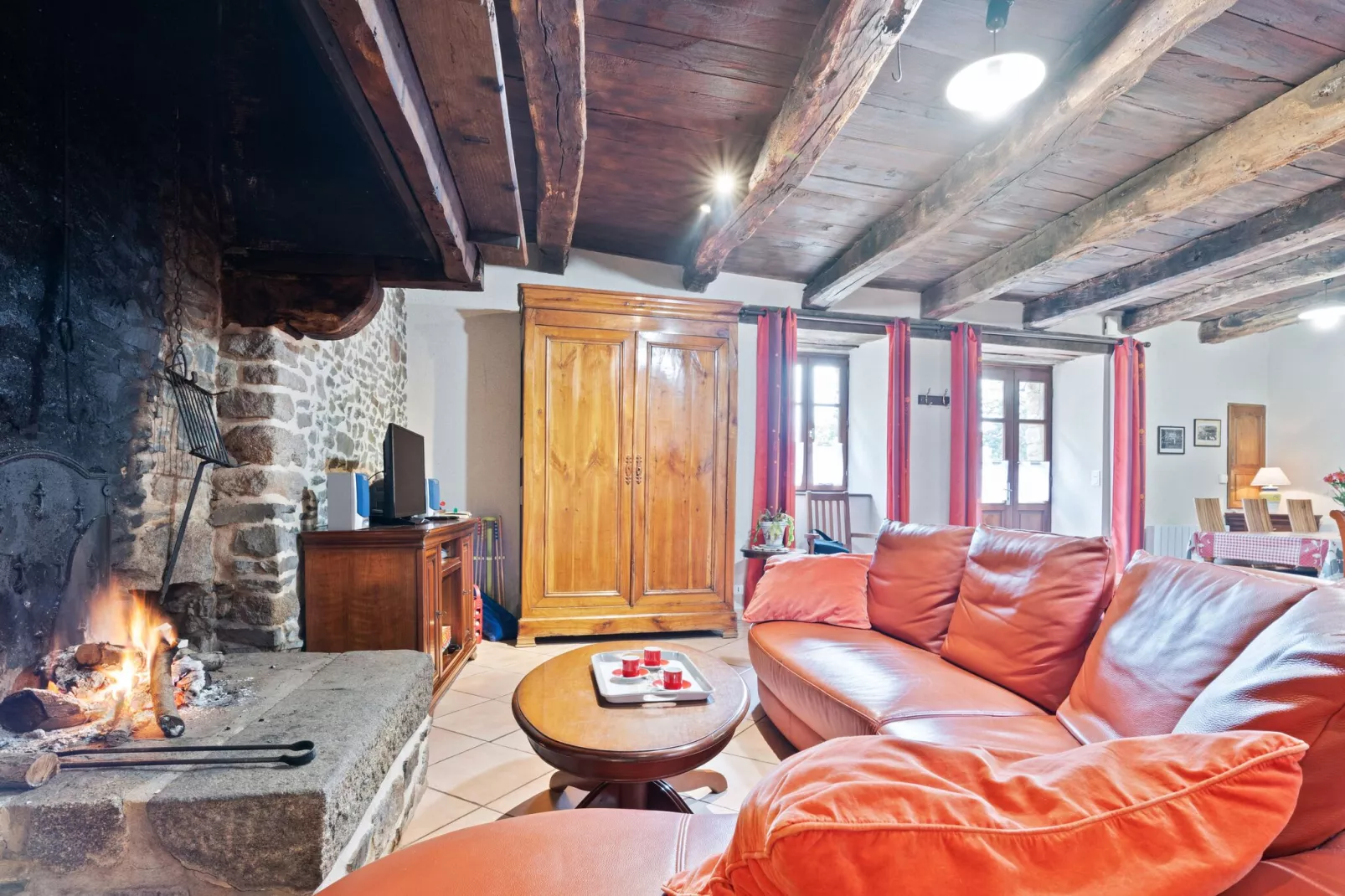 L'Eguillere-Living room