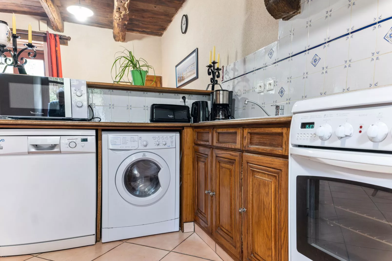 L'Eguillere-Kitchen