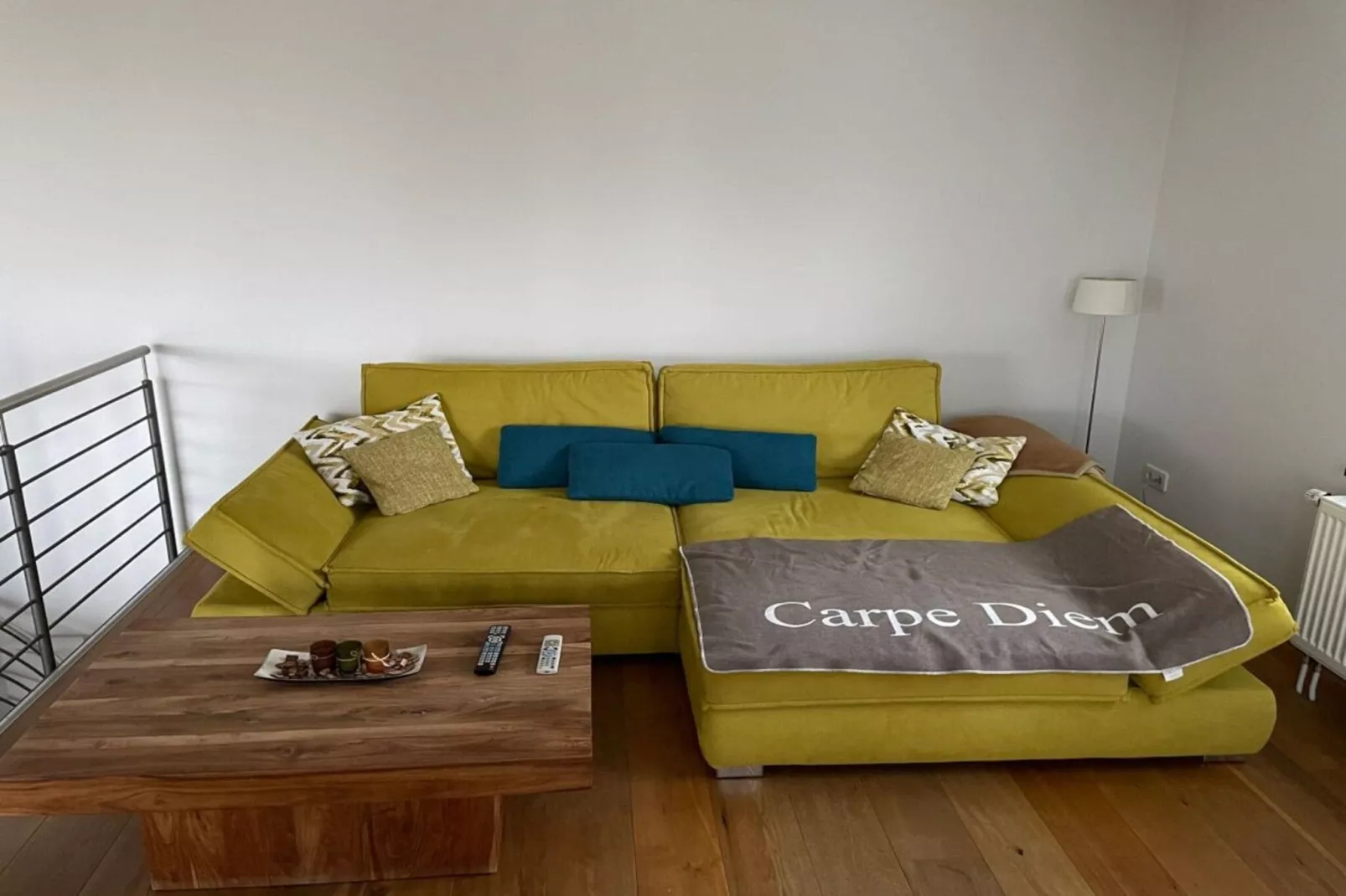 37808-Living room