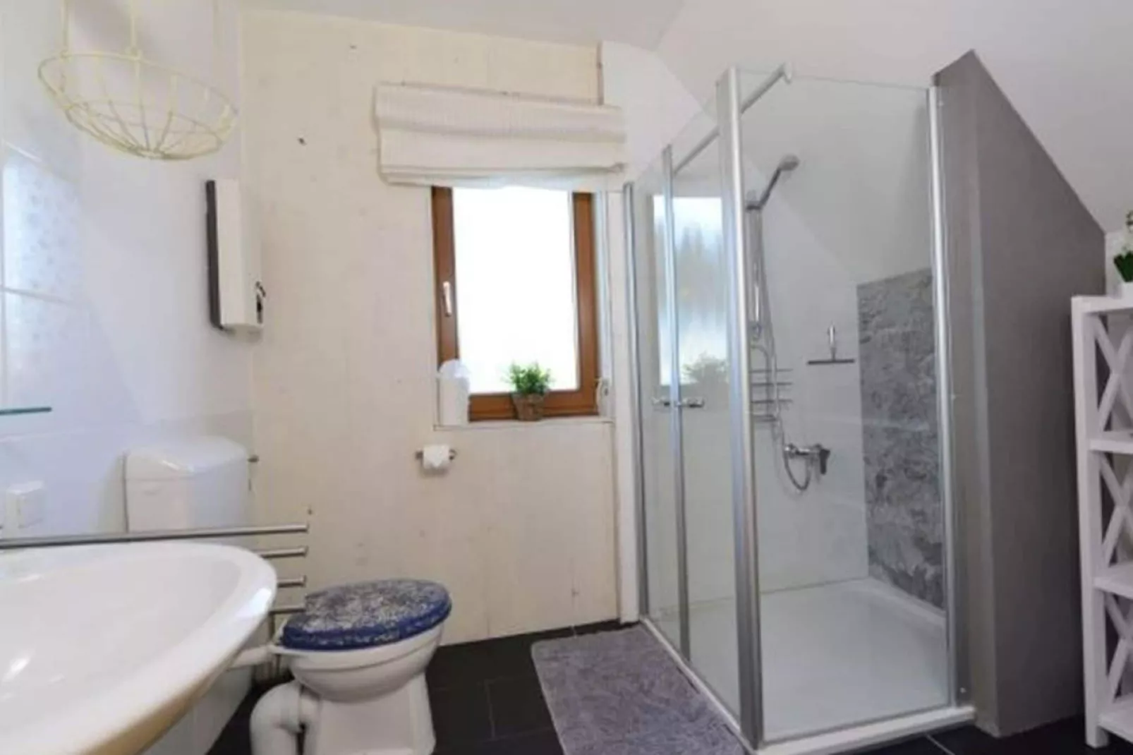 9872-Badezimmer