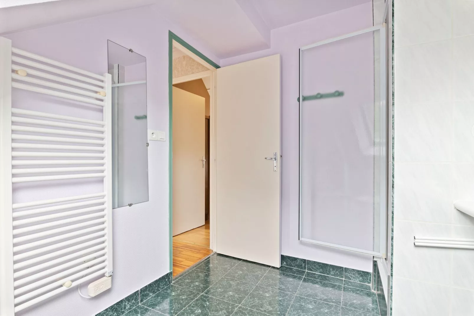 L'Eguillere-Bathroom