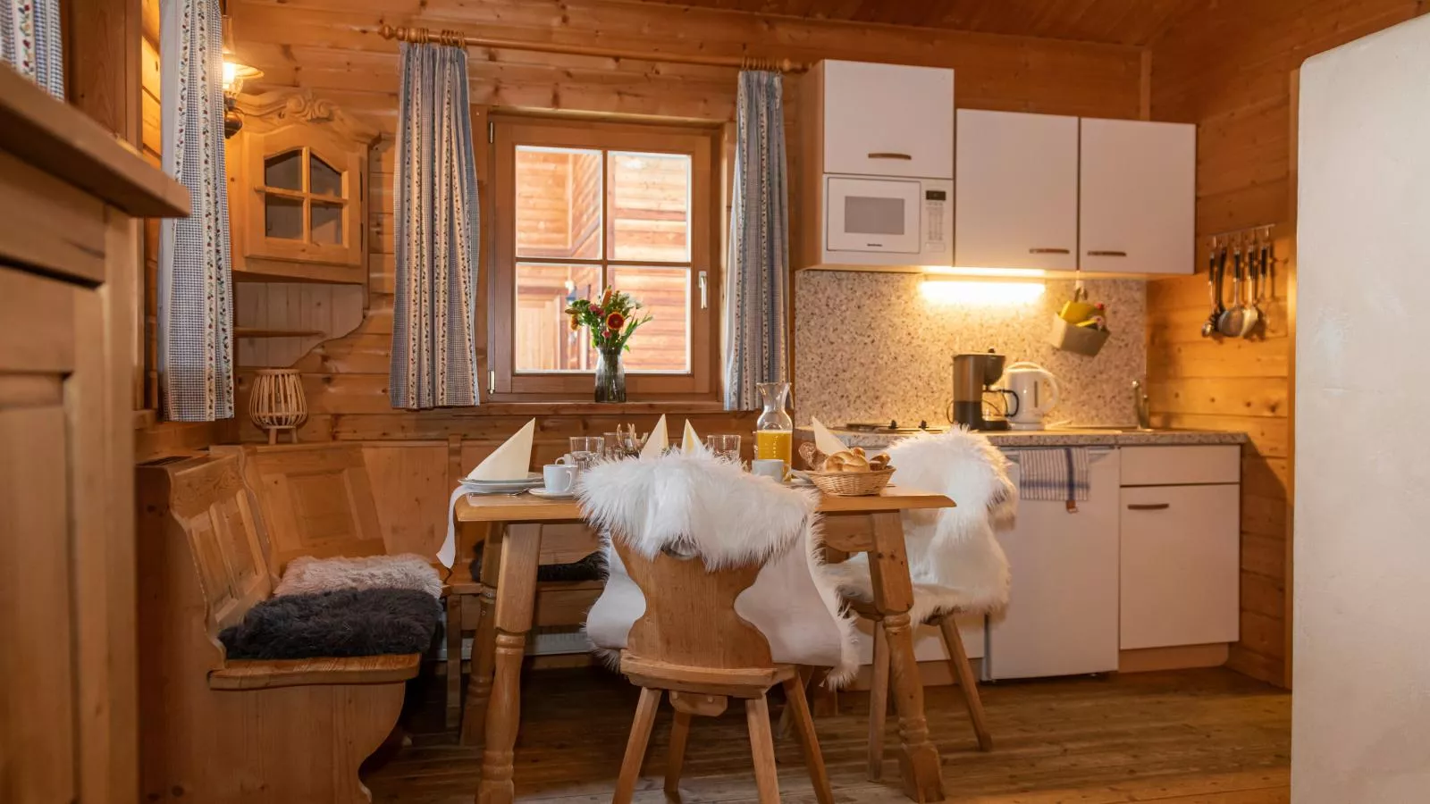 Uriges Chalet 7-Dining room