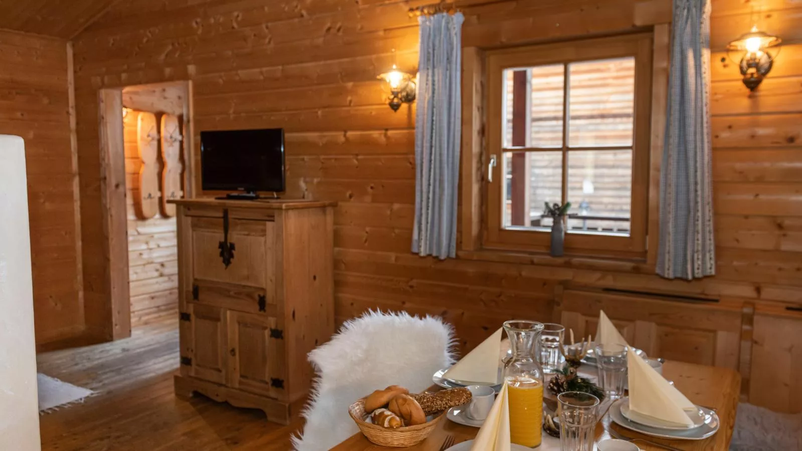 Uriges Chalet 7-Dining room