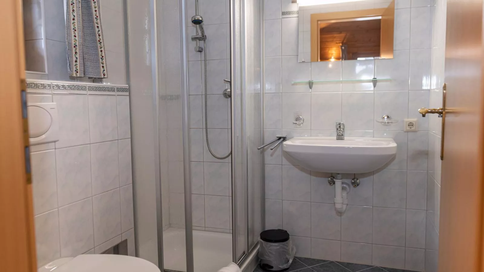Uriges Chalet 17-Bathroom