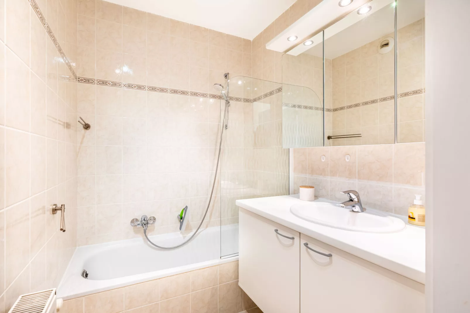 Gaston Lejeune 201-Bathroom
