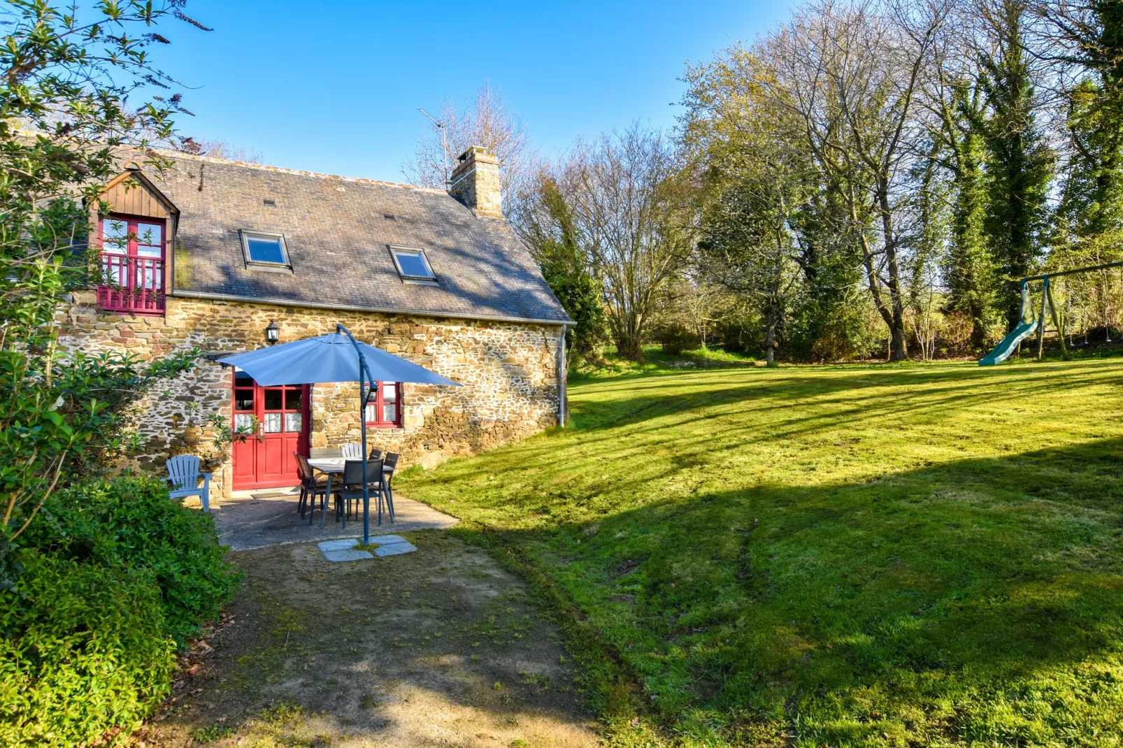 L'Eguillere-Exterior summer