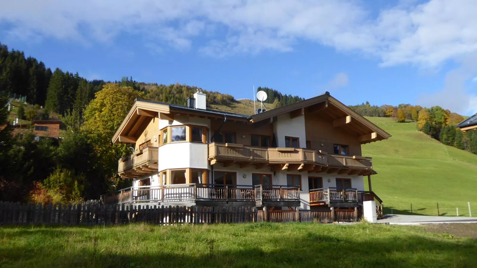 Traumlage Ski in - Ski out-Exterior summer