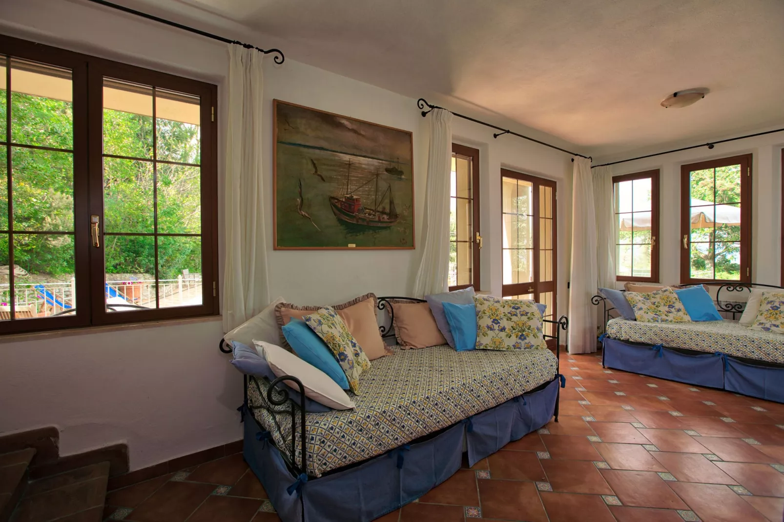 Sassetta Castagno-Living room