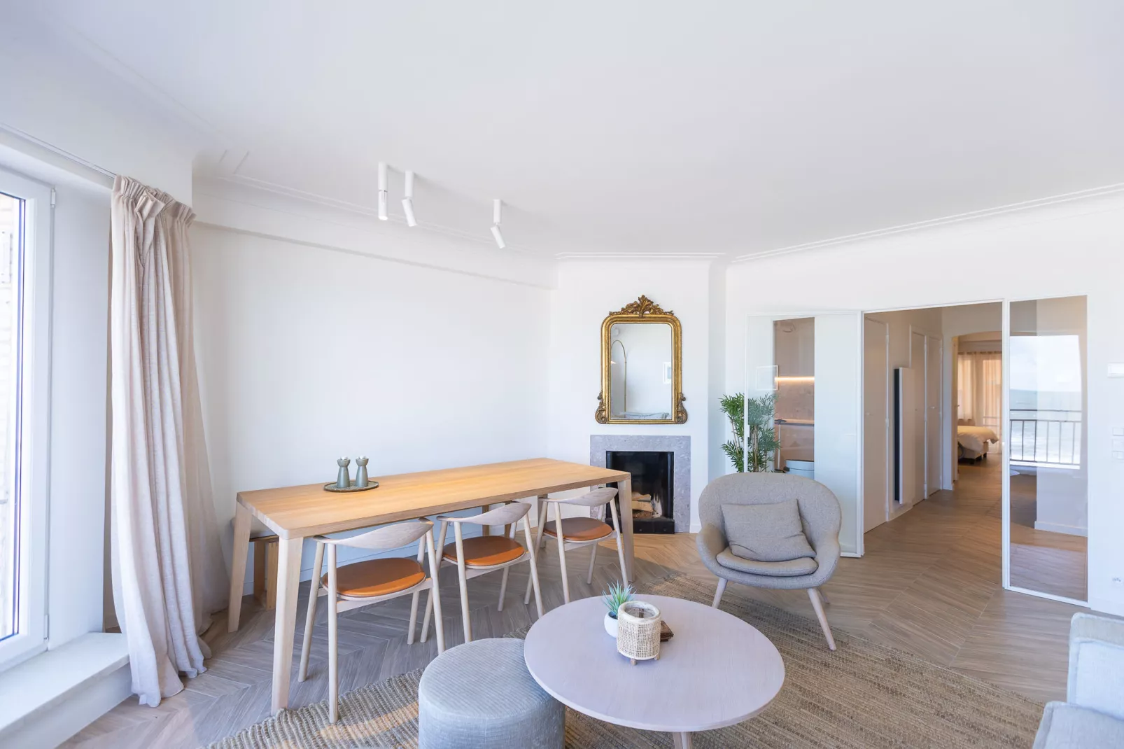 Fabiola 0202-Living room