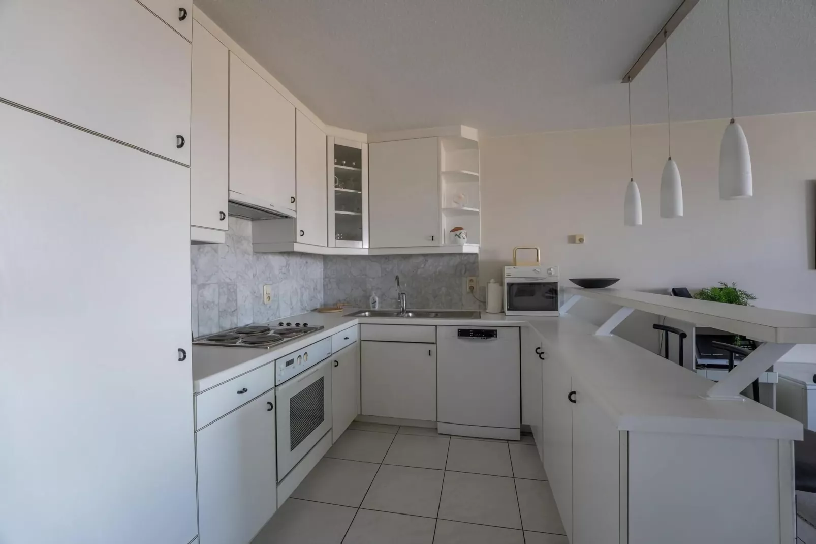 PLAZA E/2413-Kitchen