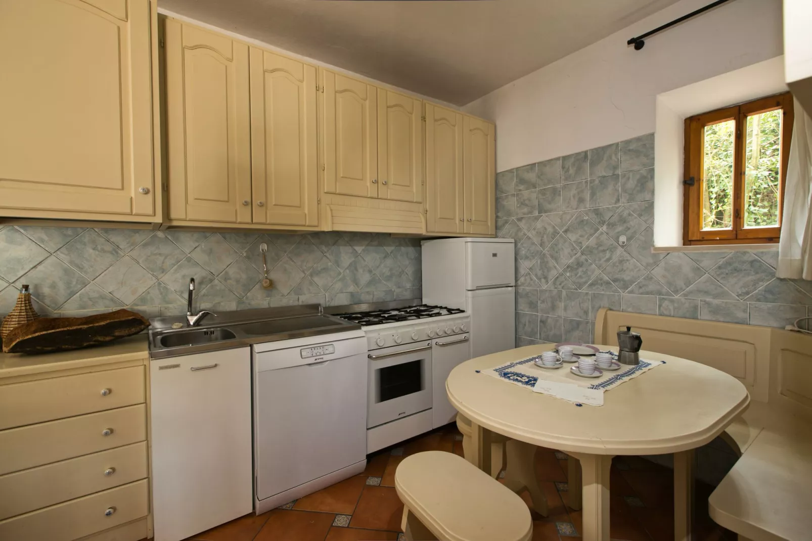 Sassetta Castagno-Kitchen