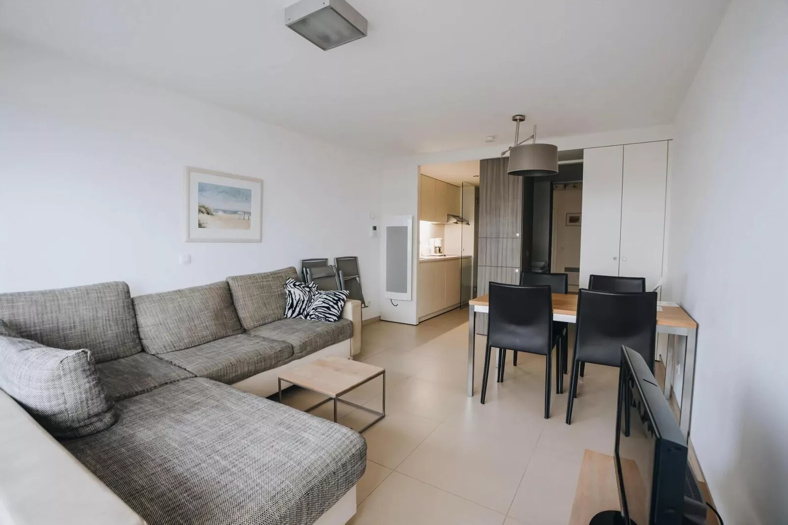 PLAZA H/0713-Living room