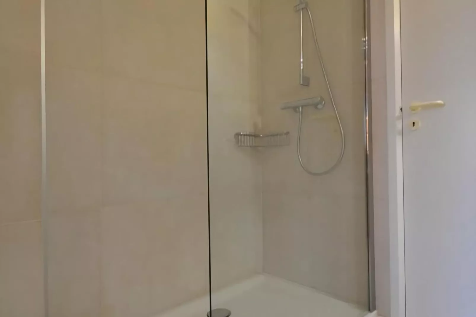 PLAZA I/1822-Bathroom