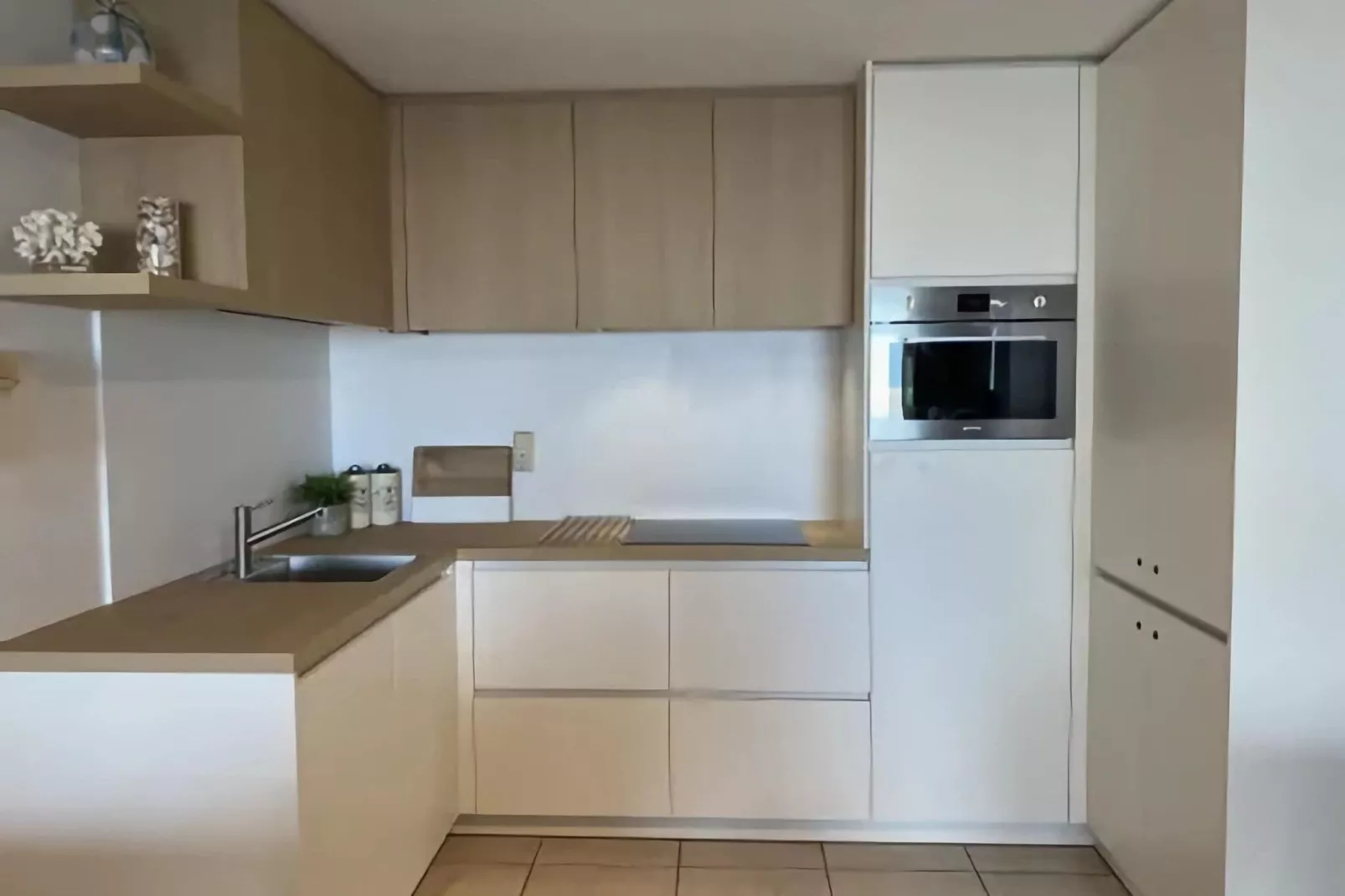 PLAZA I/1842-Kitchen