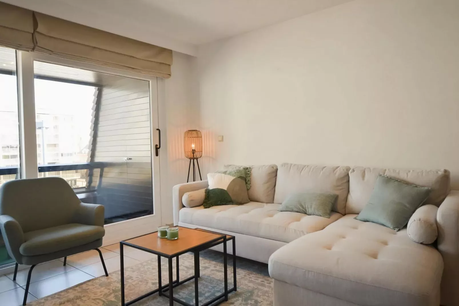 PLAZA I/1842-Living room