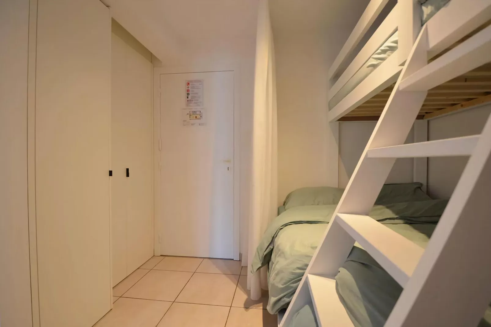 PLAZA I/1842-Bedroom