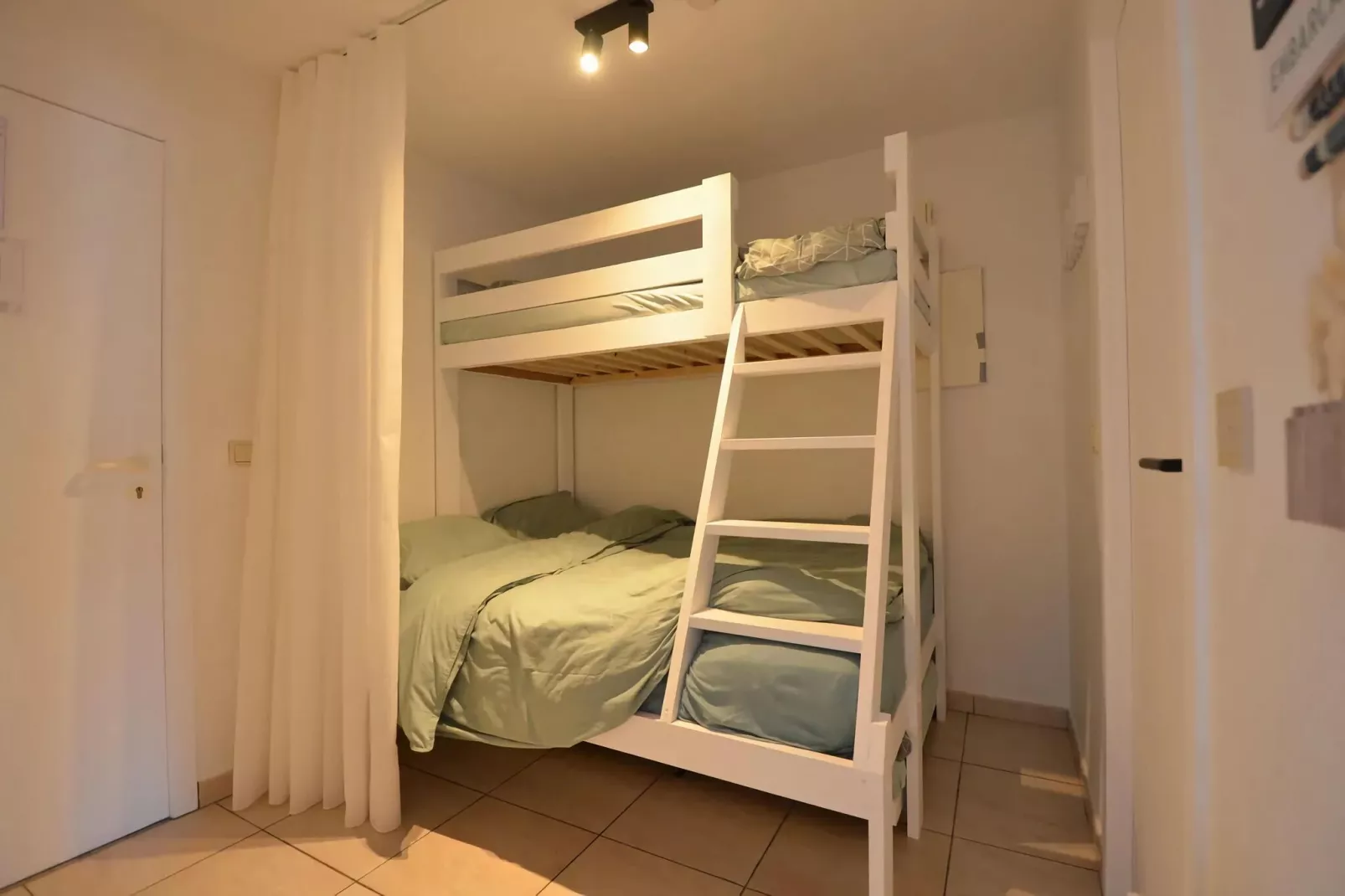 PLAZA I/1842-Bedroom