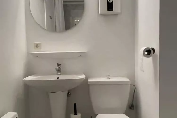 PLAZA I/1842-Bathroom