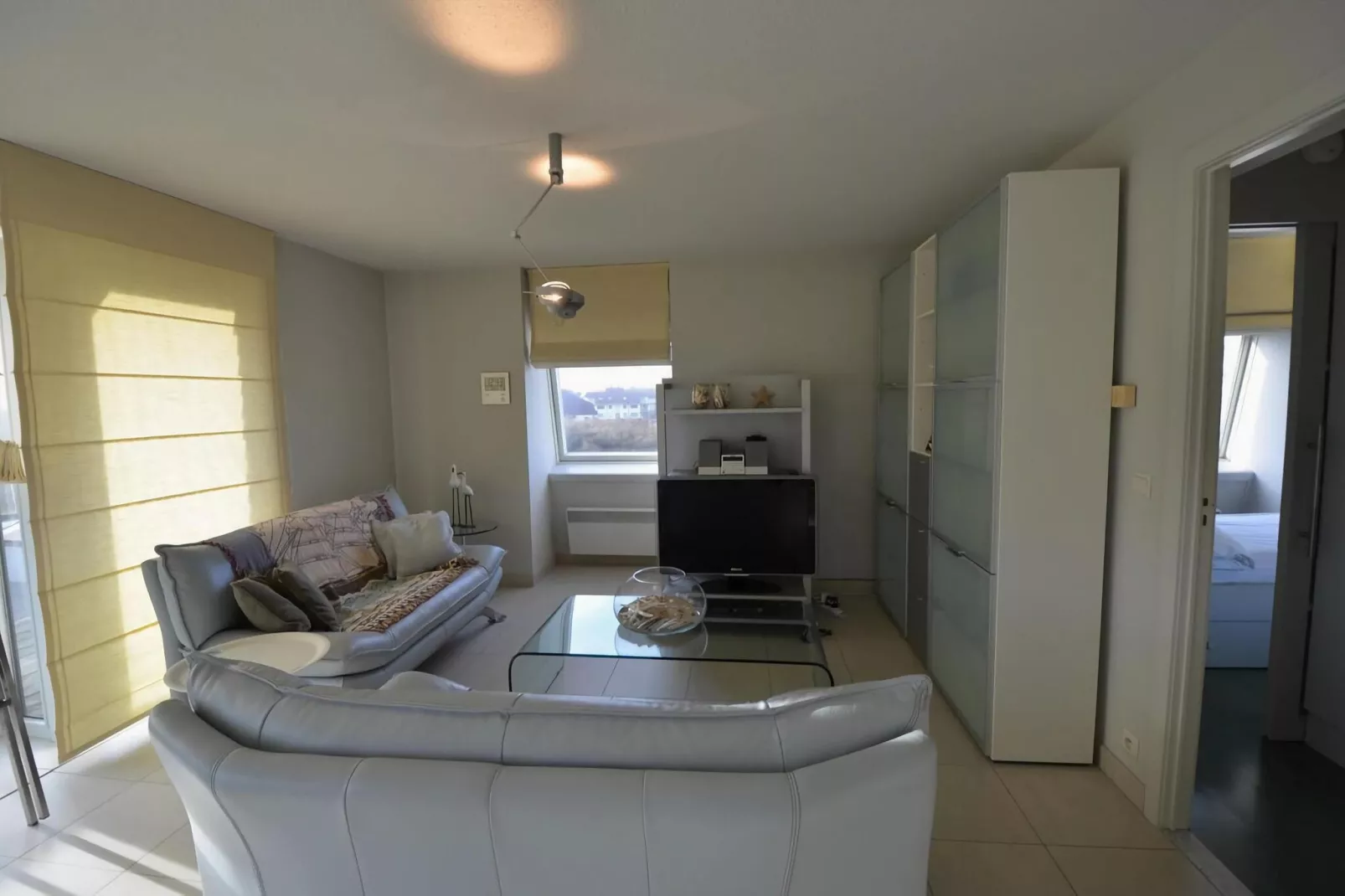 PLAZA J/2941-Living room