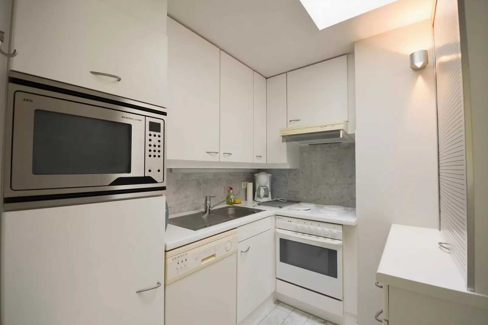 PLAZA J/2941-Kitchen