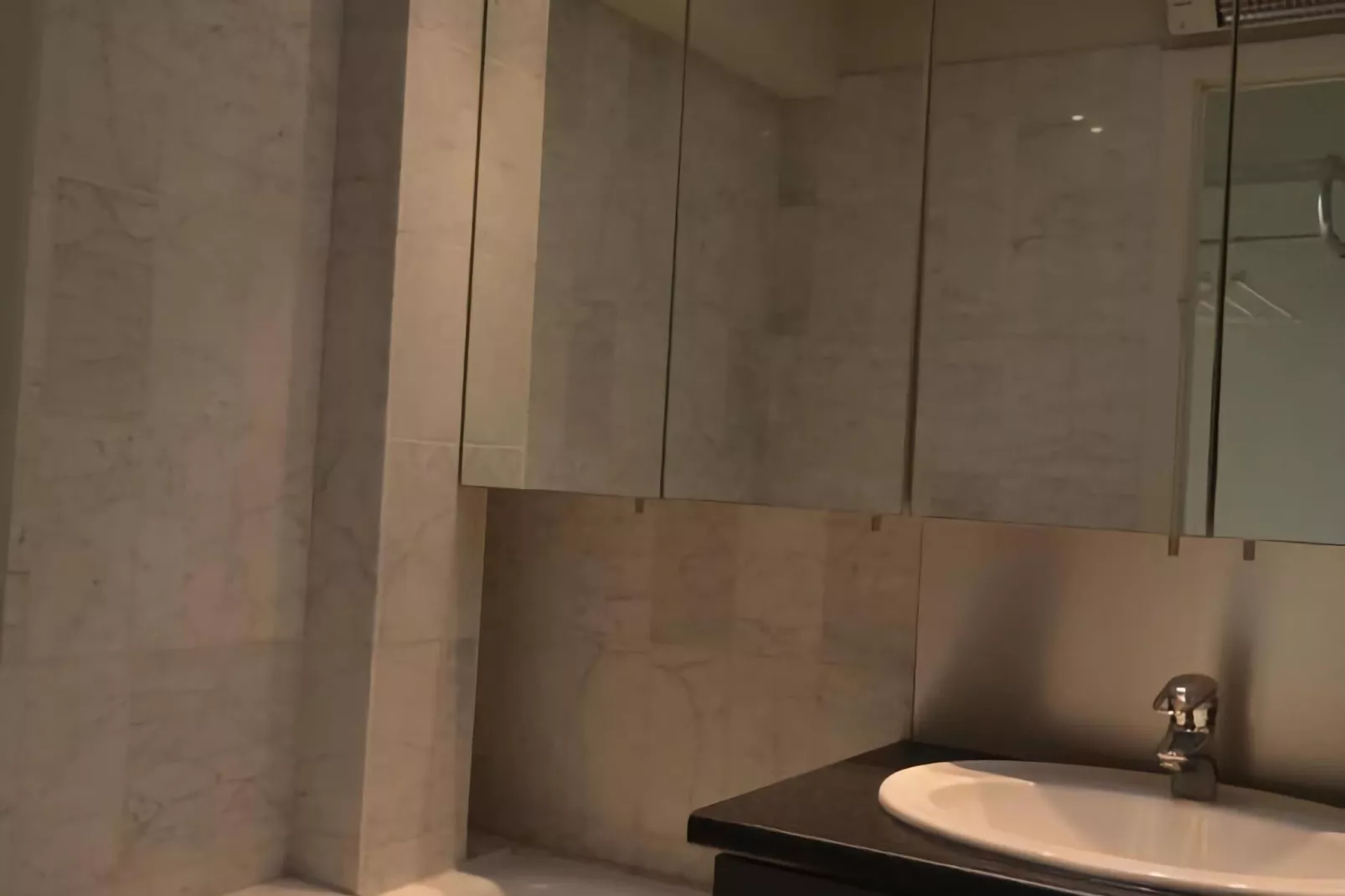 PLAZA J/2941-Bathroom