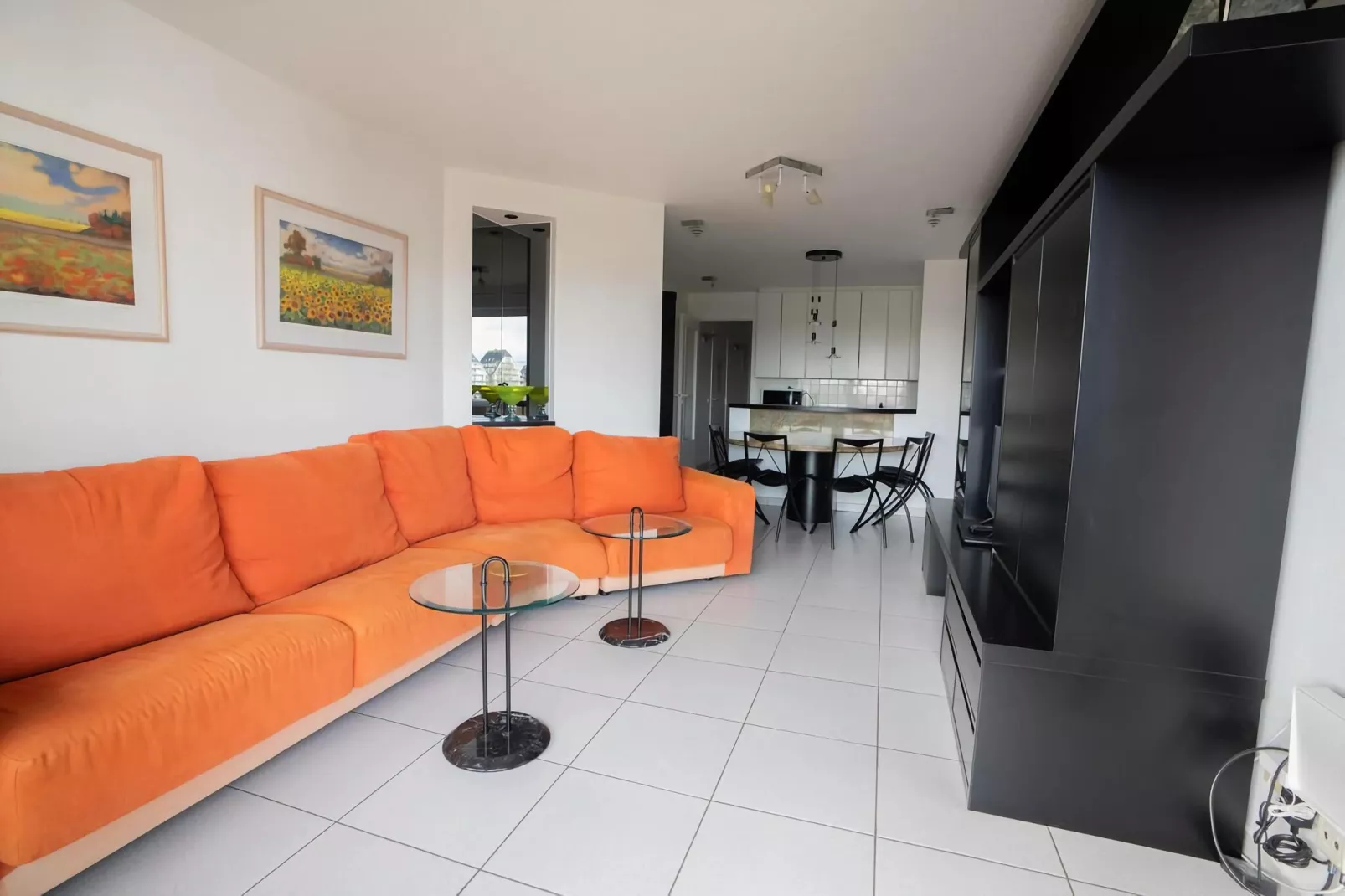 PLAZA X/X13-Living room