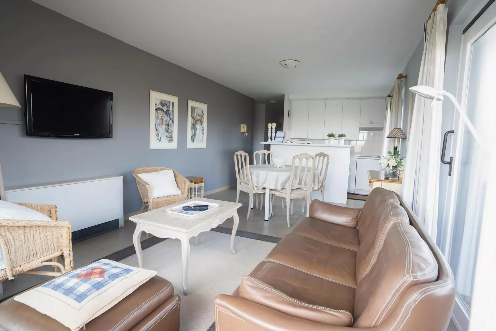 PLAZA Z/Z14-Living room