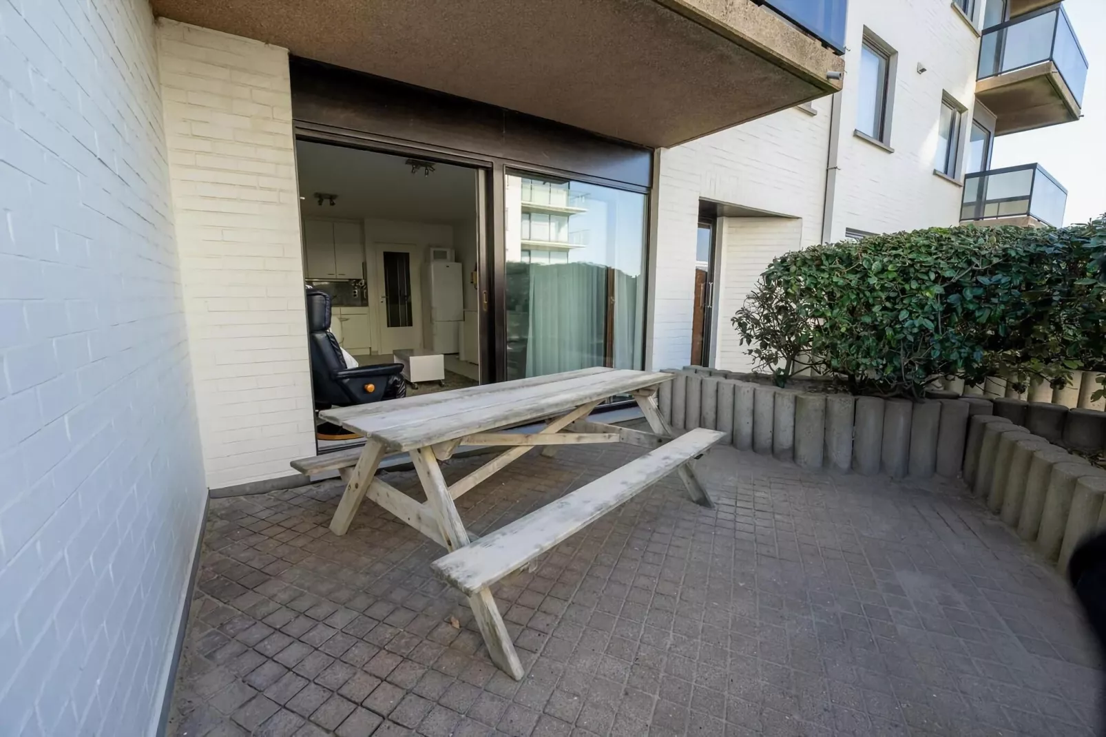 PLAZA G/1601-Terrace balcony