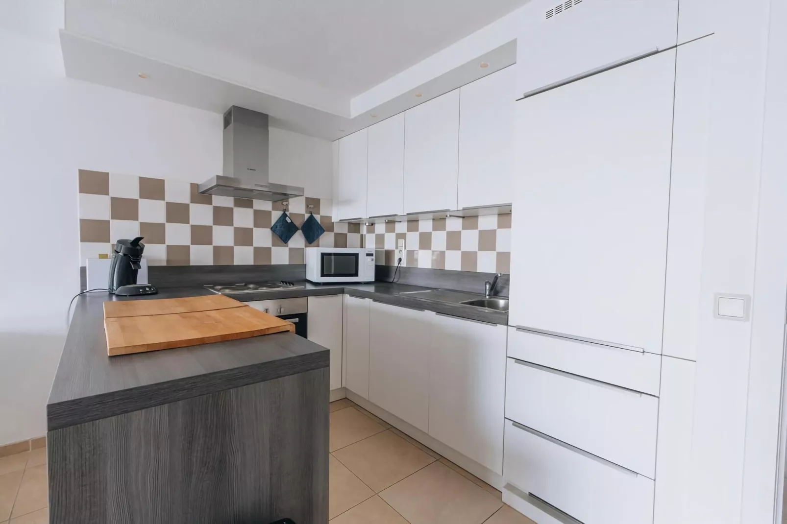 PLAZA I/2811-Kitchen