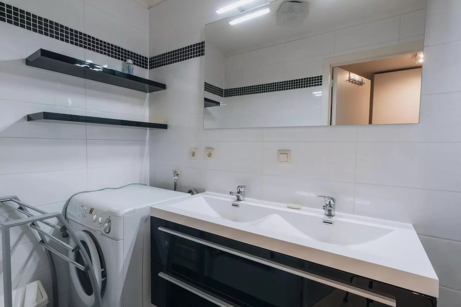 PLAZA I/2811-Bathroom