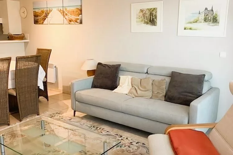 PLAZA A1/A1A02-Living room
