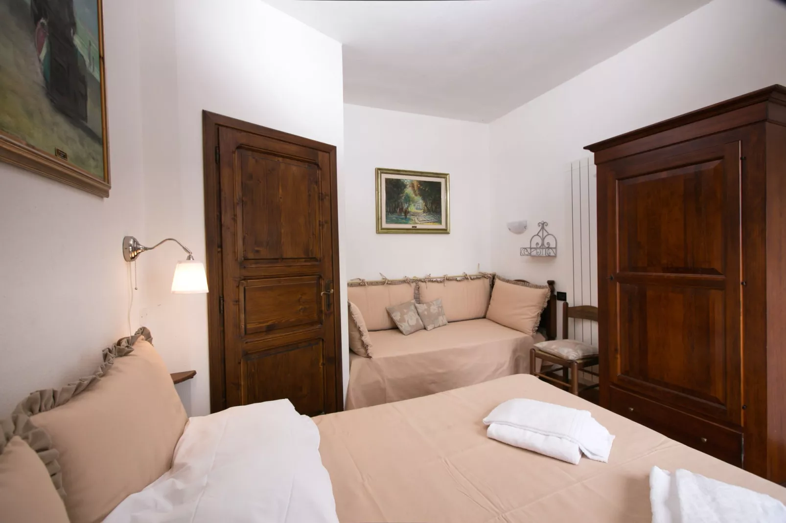 Sassetta Castagno-Bedroom