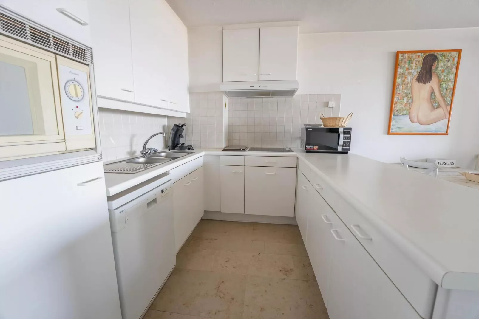 PLAZA E/2433-Kitchen