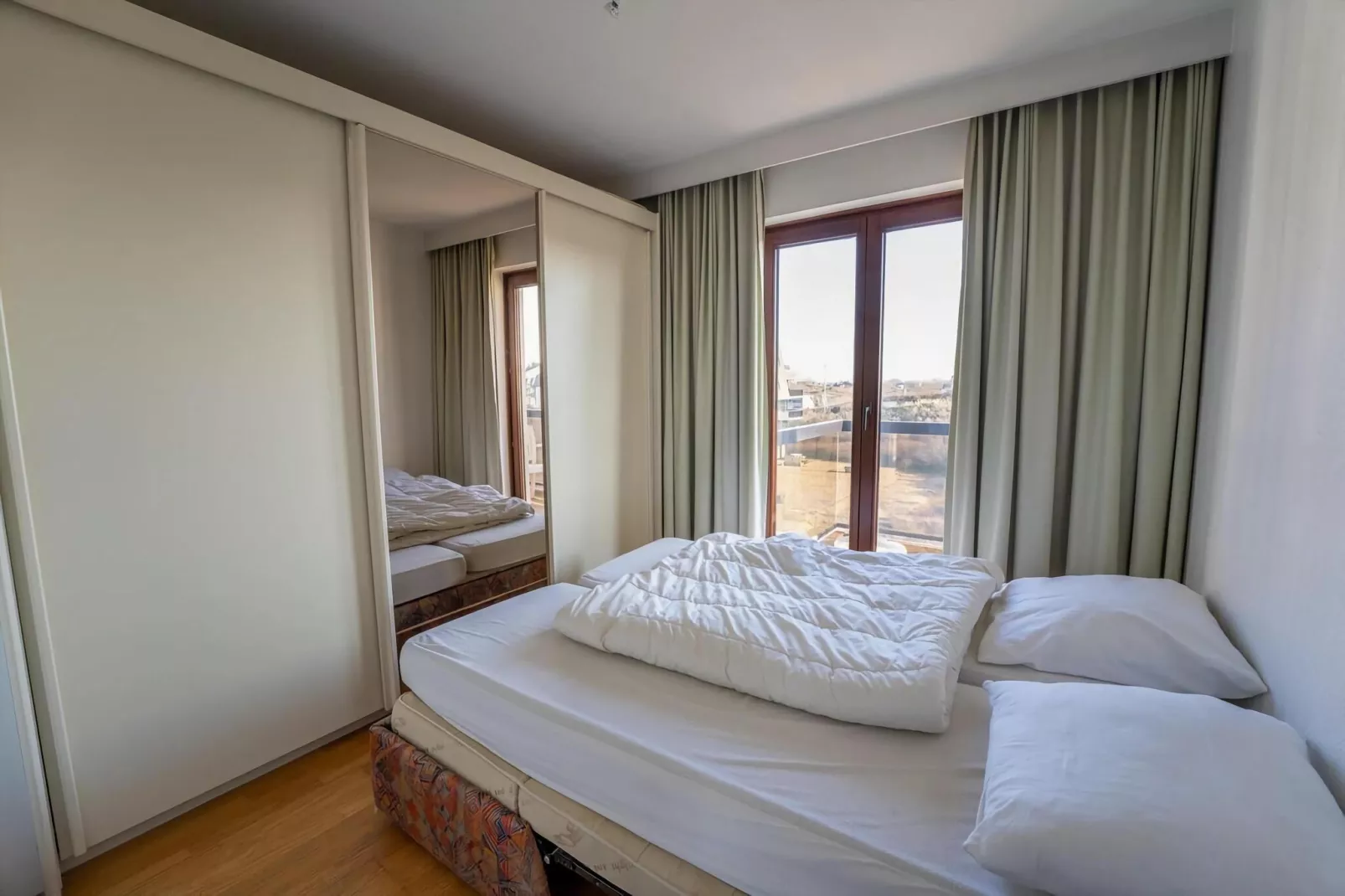 PLAZA E/2433-Bedroom