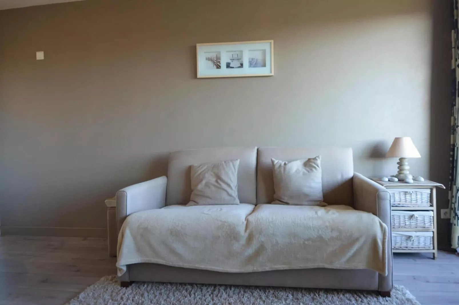 PLAZA Y/Y12-Living room