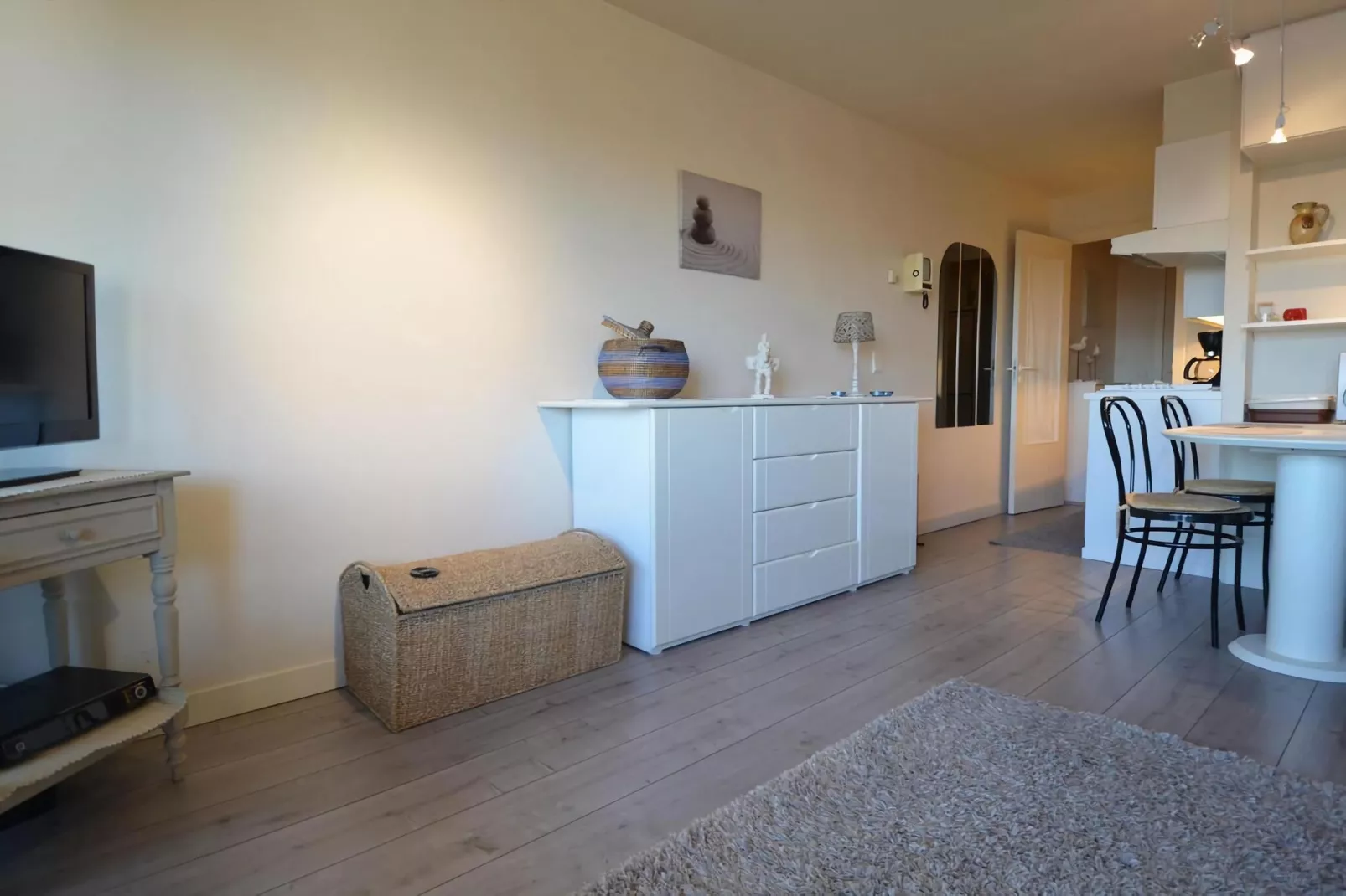 PLAZA Y/Y12-Living room
