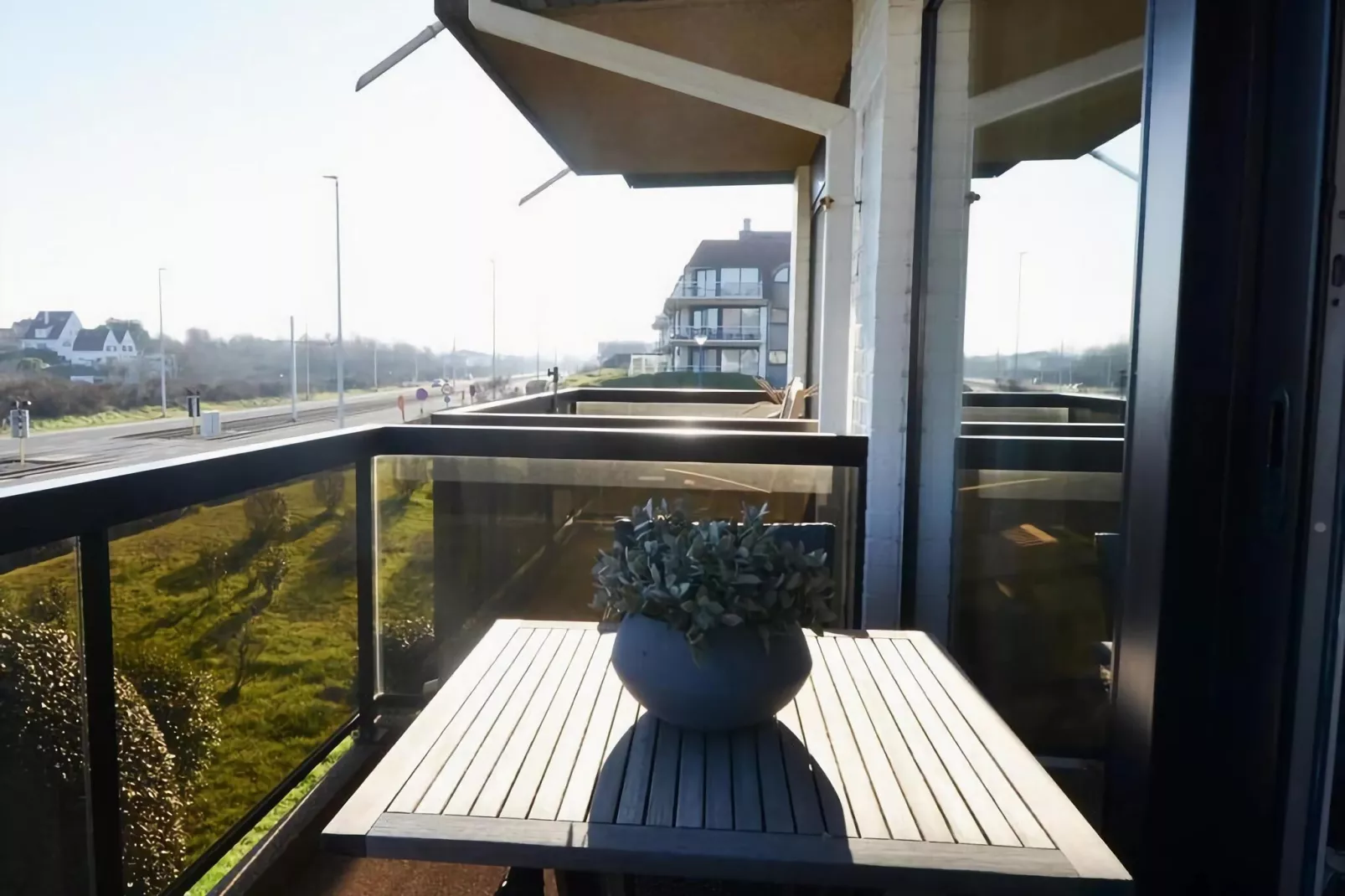 PLAZA Y/Y12-Terrace balcony