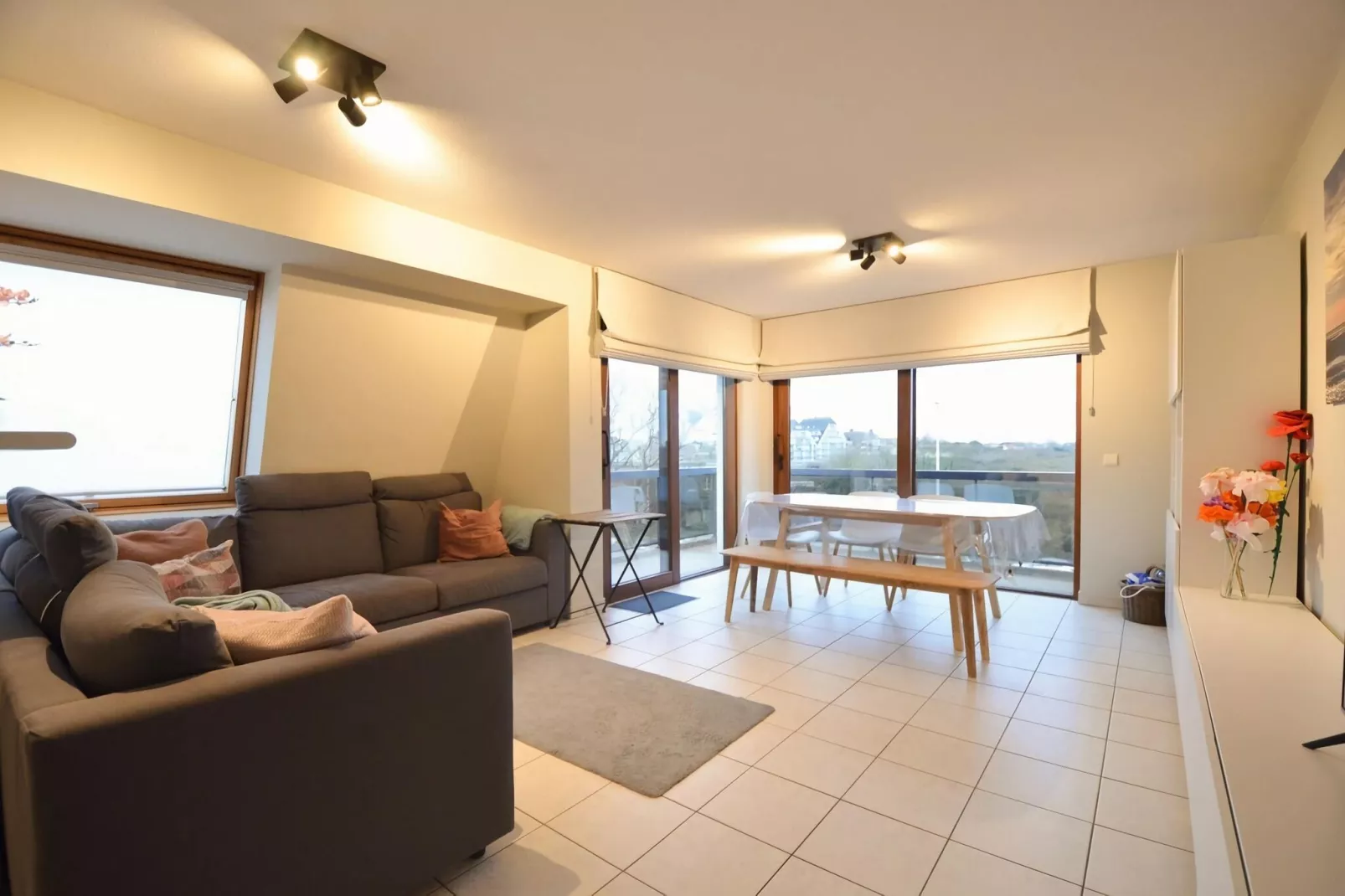 PLAZA Z/Z24-Living room
