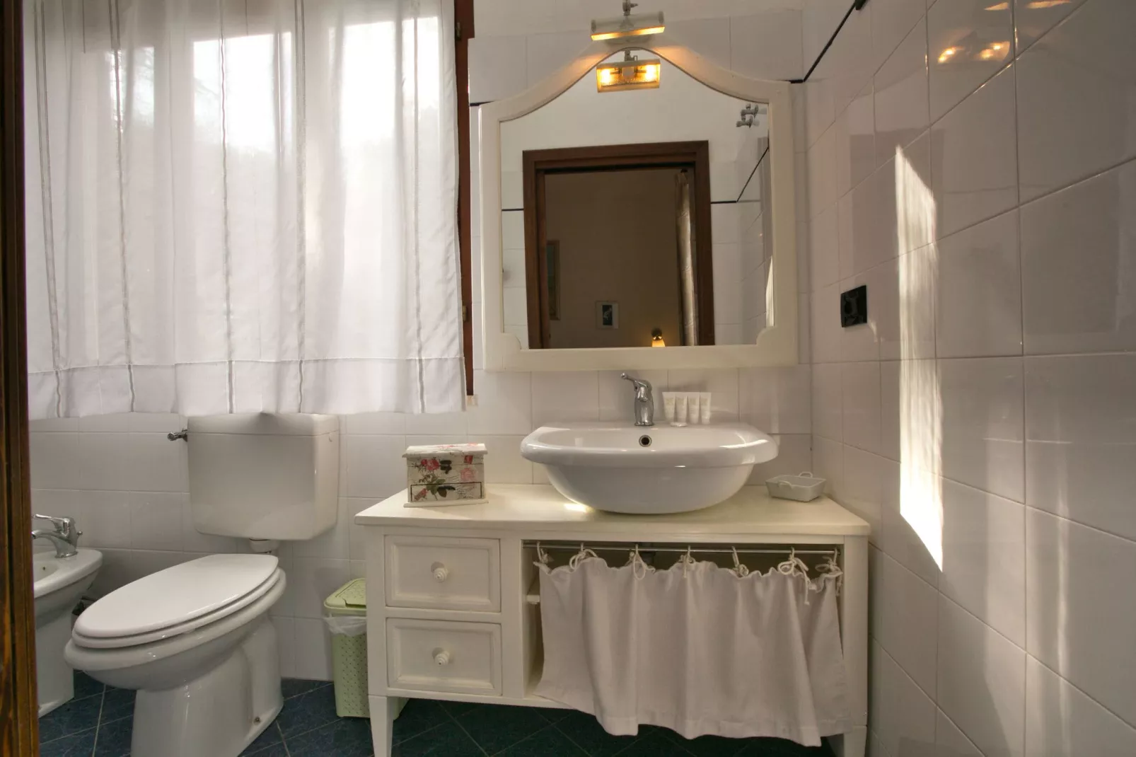 Sassetta Castagno-Bathroom
